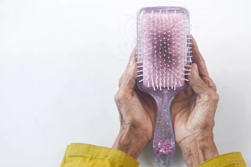 Photo by Towfiqu barbhuiya via Pexels - 7 Cara Ampuh Mengatasi Rambut Rontok dengan Bahan Alami di Rumah