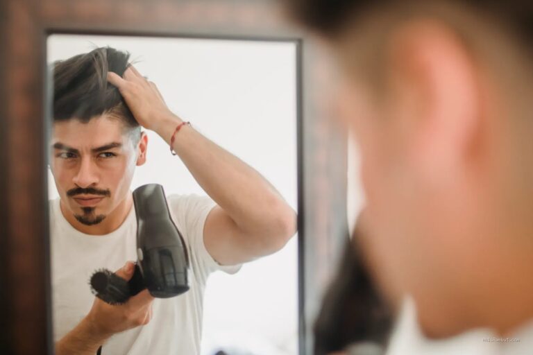 Photo by Ketut Subiyanto via Pexels - 7 Inspirasi Gaya Rambut Pria Klasik yang Elegan dan Timeless