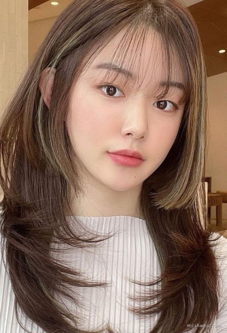Photo via Bing Images - Inspirasi Model Rambut Pendek Wolf Cut untuk Tampilan Trendy