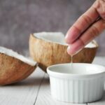 Photo by Towfiqu barbhuiya via Pexels - Manfaat Minyak Kelapa untuk Rambut Sehat dan Berkilau Alami