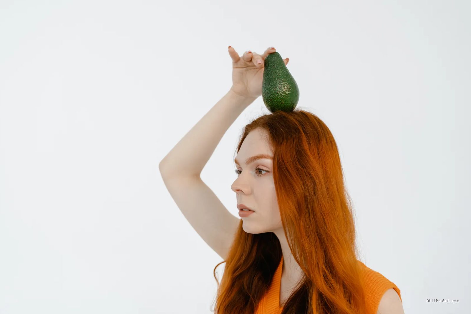 Photo by MART PRODUCTION via Pexels - Masker Rambut Alpukat: Rahasia Rambut Lembap dan Sehat Alami
