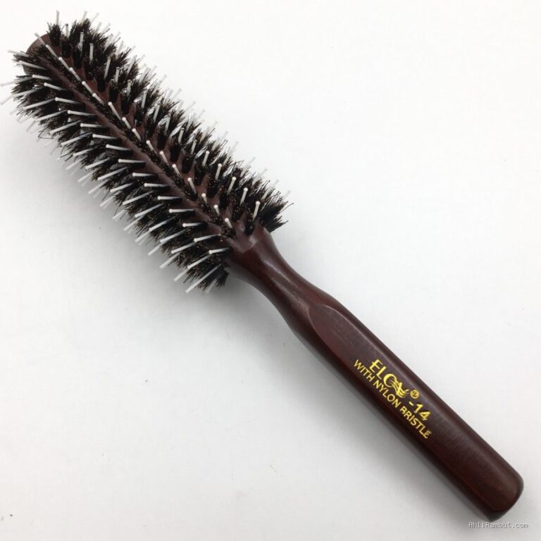 Photo via Bing Images - Panduan Memilih Sisir Blow Kayu Bulat untuk Rambut Bervolume