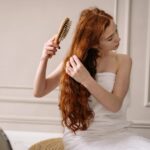 Photo by Yan Krukau via Pexels - Panduan Memilih Sisir yang Sesuai dengan Jenis Rambut Anda