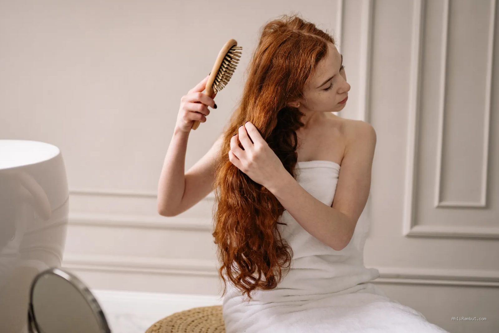 Photo by Yan Krukau via Pexels - Panduan Memilih Sisir yang Sesuai dengan Jenis Rambut Anda