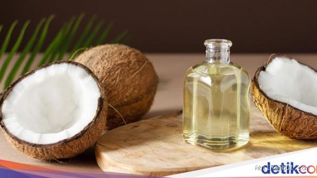 Photo by health.detik.com - Manfaat Minyak Kelapa Murni untuk Mengatasi Rambut Beruban di Usia Muda