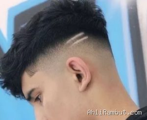 Penyebab Garis Rambut Depan Mundur Sebelah Kanan Lebih Dalam dari Kiri