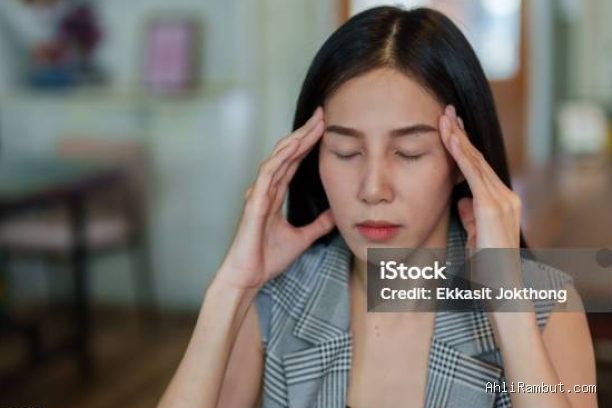 Trik Memijat Titik Akupresur Kepala Sendiri untuk Kurangi Rontok Akut